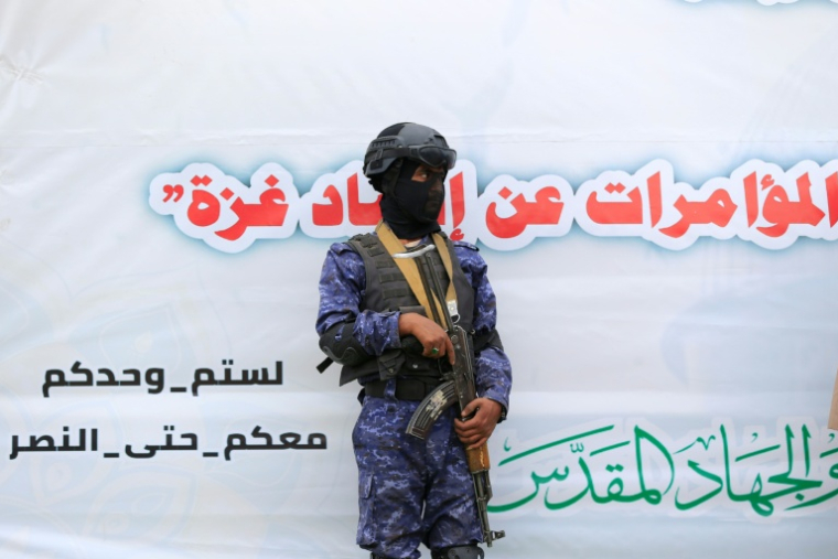 Un membre des forces houthies durant une manifestation anti-israélienne et anti-américaine à Sanaa, le 24 septembre 2025 ( AFP / Mohammed HUWAIS )