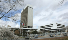 La préfecture des Hauts-de-Seine (g) à Nanterre, le 30 mars 2010 ( AFP / JACQUES DEMARTHON )