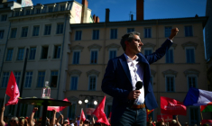 Le député François Ruffin, candidat à l'élection présidentielle, lors d'un meeting à Lyon, le 25 avril 2026 ( AFP / OLIVIER CHASSIGNOLE )