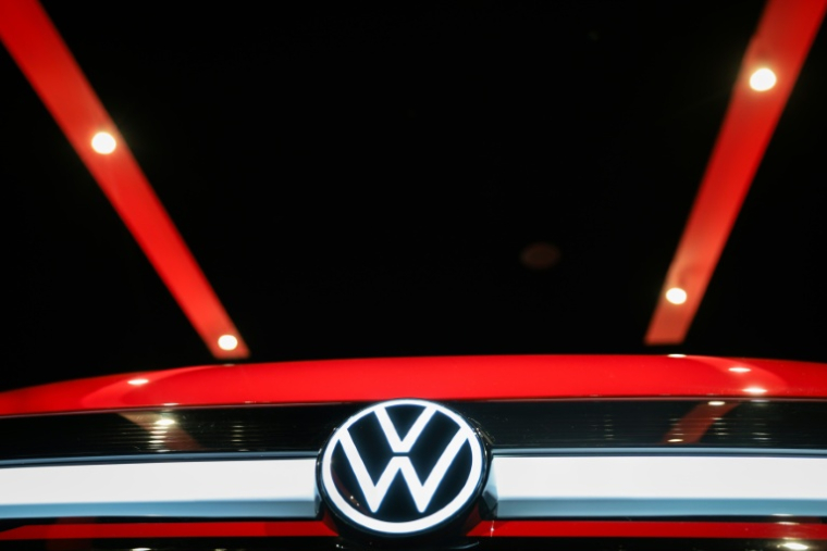 Le constructeur Volkswagen rappelle plus de 2,8 millions de véhicules VW et Audi dans le monde, dont un tiers en Allemagne, pour un risque de corrosion du système de direction ( AFP / Ronny HARTMANN )