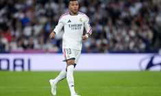 Le but chanceux de Mbappé contre le Barça