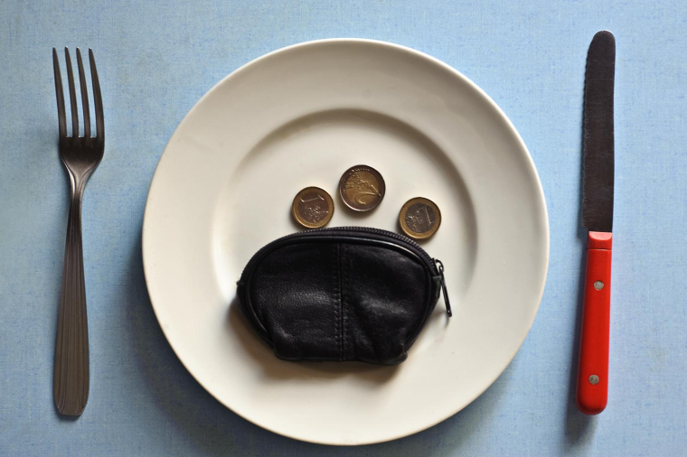 Il est possible de profiter des fruits et légumes du marché sans exploser son budget. ( crédit photo : Getty Images )