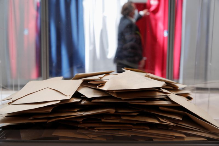 RÉGIONALES: LA DROITE EN TÊTE AU NIVEAU NATIONAL