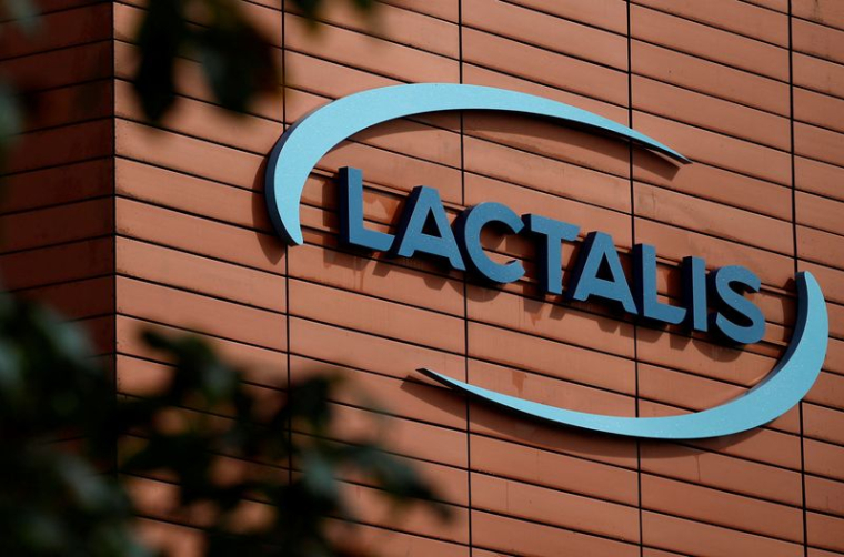 Logo de Lactalis au siège du groupe à Laval