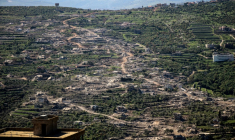 Des bâtiments démolis par l'armée israélienne dans le village de Beit Lif, dans le sud du Liban, le 22 avril 2026 ( AFP / Kawnat HAJU )