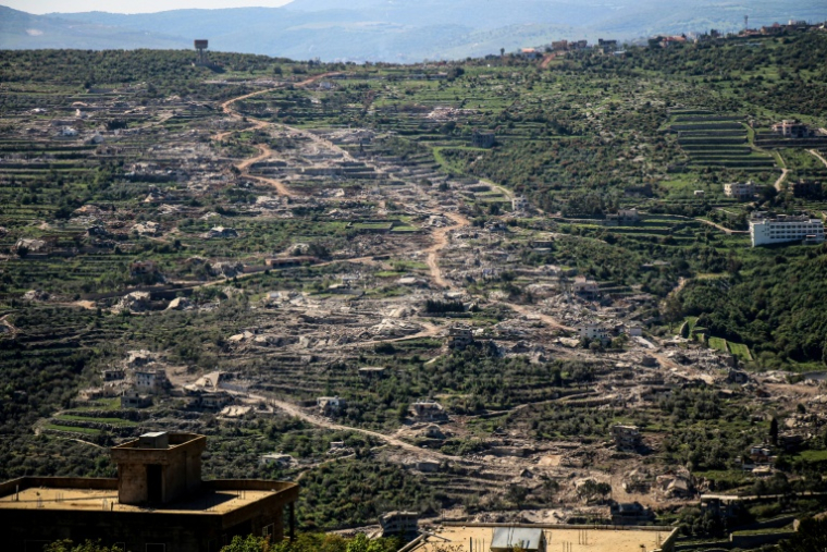 Des bâtiments démolis par l'armée israélienne dans le village de Beit Lif, dans le sud du Liban, le 22 avril 2026 ( AFP / Kawnat HAJU )