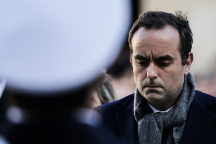Sébastien Lecornu, alors ministre des Armées, lors d'une cérémonie dans la cour d'honneur des Invalides, le 7 janvier 2025 à Paris  ( AFP / Thibaud MORITZ )