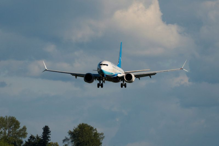 Un avion Boeing destiné à une compagnie aérienne chinoise retourne à Boeing Field, à Seattle, Washington