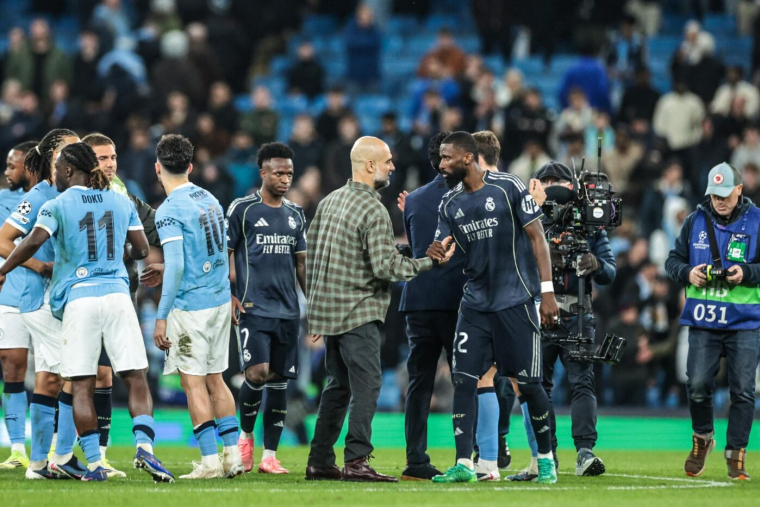 Antonio Rüdiger reçoit des bisous de Pep Guardiola