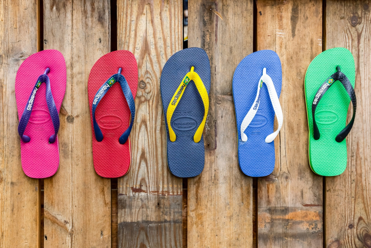 Le marché mondial de la tong est plus grand que celui des baskets. (crédit: Adobe Stock)