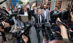 Nicolas et Louis Sarkozy à Menton, le 12 décembre 2025 ( AFP / Valery HACHE )