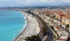 Les quartiers offrant une vue imprenable sur la Méditerranée et ceux bordant la Promenade des Anglais sont évidemment les plus chers. (illustration) (Pixabay / Prosag-Media)