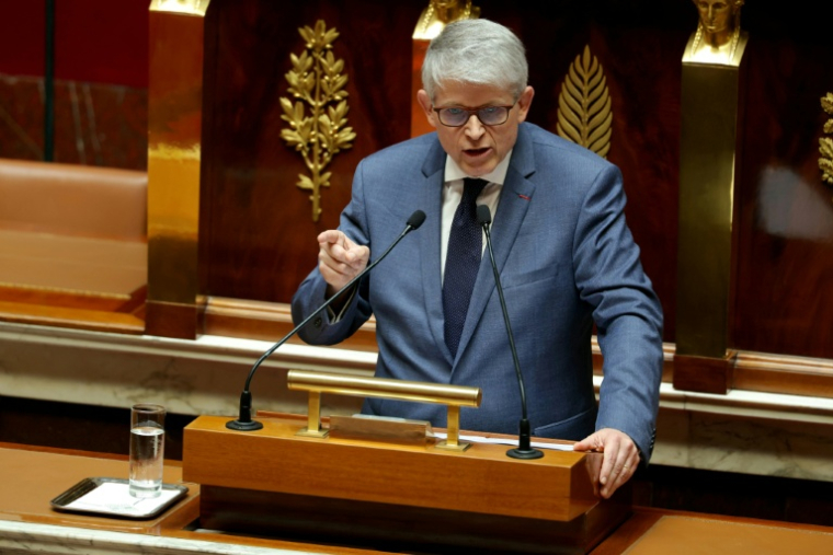 Le député LR Patrick Hetzel lors d'un débat à l'Assemblée nationale sur le nouveau projet de loi créant un droit à l'aide à mourir , le 22 juin 2026 à Paris ( AFP / Thomas SAMSON )