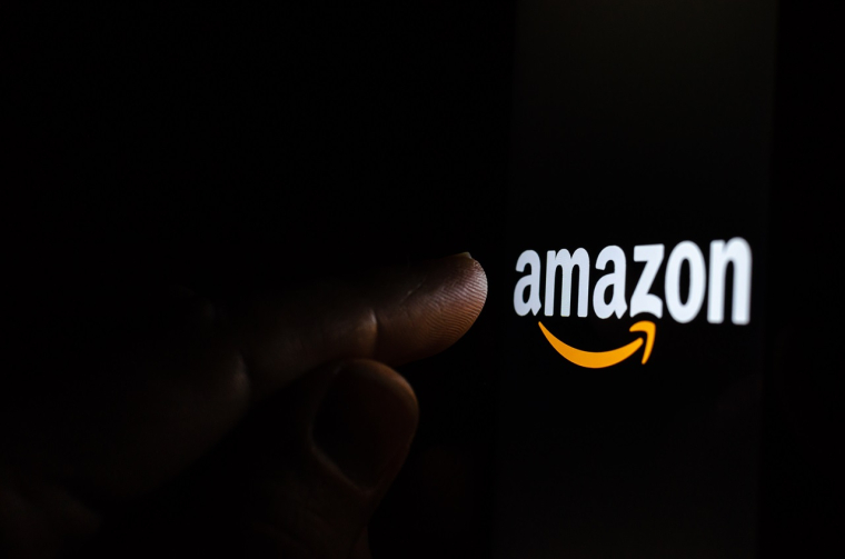 Le logo Amazon sur un écran. (Crédit:  / Adobe Stock)