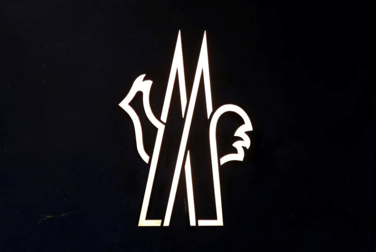 LE TITRE MONCLER FLAMBE À MILAN, SPÉCULATIONS SUR UN RACHAT PAR KERING