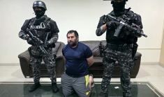 Le narcotrafiquant "Fito" après sa capture à l'issue d'un an et demi de cavale par les forces armées équatoriennes, le 25 juin 2025 ( Ecuadorean Army / Handout )