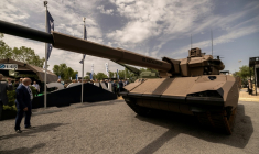 Le char intermédiaire Capint dévoilé par KNDS qui doit remplacer le Leclerc français à horizon de 2035, le 15 juin 2026 à Villepinte, au salon Eurosatory ( AFP / Guillaume BAPTISTE )