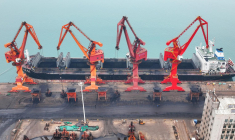 Un cargo rempli de charbon, à Lianyungang, dans la province de Jiangsu ( AFP / STR )