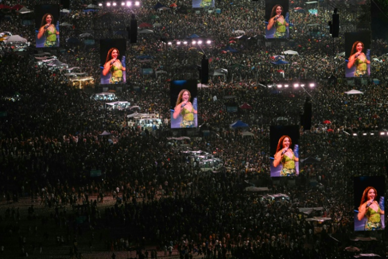 Concert gratuit de Shakira sur la plage de Copacabana à Rio le 2 mai 2026 ( AFP / Mauro PIMENTEL )