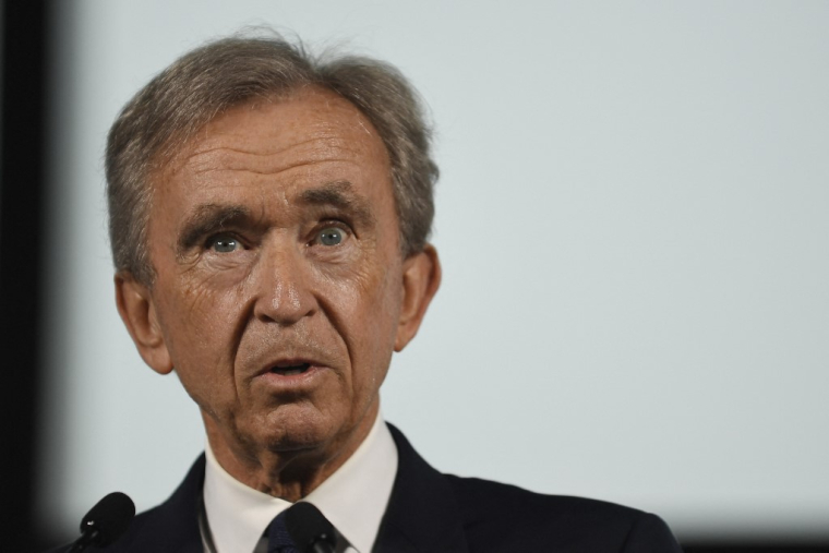 Bernard Arnault, le 24 juillet 2023, à Paris ( AFP / JULIEN DE ROSA )