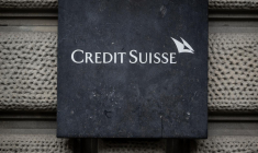 Depuis deux ans, la deuxième banque suisse va de déboire en déboire ( AFP / Fabrice COFFRINI )