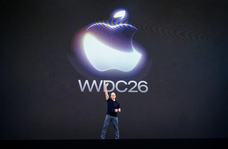 Bruxelles a rejeté mardi les allégations d'Apple, qui avait affirmé la veille être contraint de repousser le lancement dans l'UE de son futur assistant Siri AI, en raison d'une application intransigeante de la règlementation européenne ( AFP / Josh Edelson )