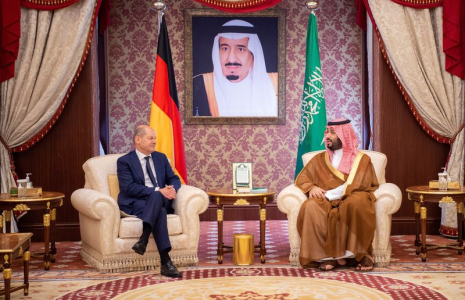 Le prince héritier saoudien Mohammed bin Salman rencontre le chancelier allemand Olaf Scholz à Jeddah