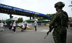 Un soldat colombien monte la garde à la frontière avec le Venezuela à Villa del Rosario, en Colombie, le 6 janvier 2026 ( AFP / Raul ARBOLEDA )