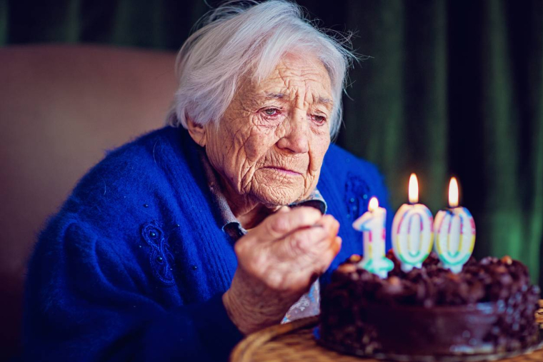 Rôle et condition des personnes âgées - iStock-praetorianphoto
