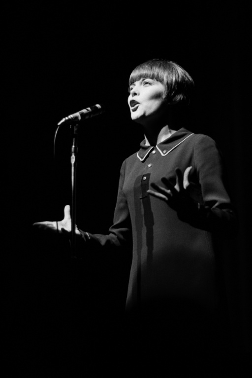 La chanteuse Mireille Mathieu  à l'Olympia, le 29 décembre 1965 à Paris ( AFP / - )