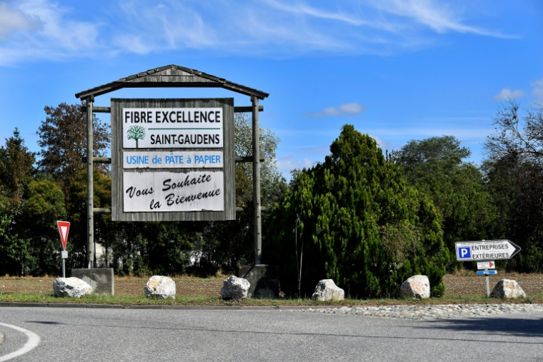 L'entrée de l'usine de pâte à papier Fibre Excellence, à Saint-Gaudens, 28 septembre 2020 ( AFP / GEORGES GOBET )