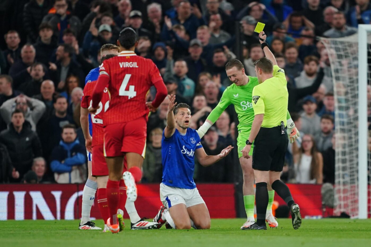 La femme de James Tarkowski déplore les nombreuses menaces de mort reçues après le derby