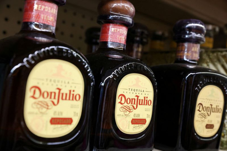 Des bouteilles de tequila Don Julio, une marque de Diageo, dans un magasin à Manhattan, New York
