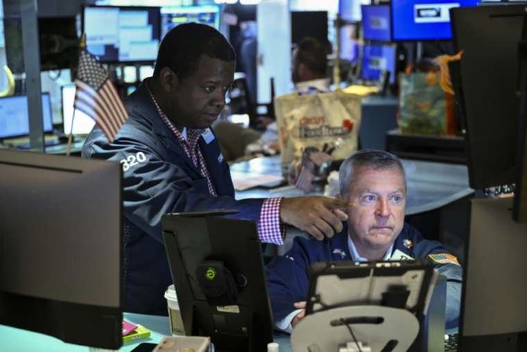 Des opérateurs à la Bourse de New York le 2 juin 2025. ( AFP / ANGELA WEISS )