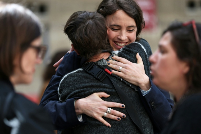 Adèle Haenel à l'issue de l'audience et après l'arrêt de la cour d'appel condamnant le réalisateur Christophe Ruggia, au palais de justice de Paris le 17 avril 2026 ( AFP / Anne-Christine POUJOULAT )