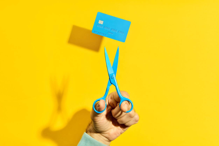 Faire le tri dans ses abonnements / iStock.com - Viktor_Gladkov