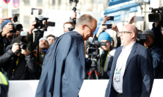 Le chancelier allemand Friedrich Merz arrive à l'hôtel Bayerischer Hof, lieu de la 62e Conférence de Munich sur la sécurité (MSC), le 13 février 2026 à Munich, en Allemagne ( AFP / Michaela STACHE )