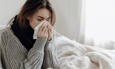 Les acariens vivent entre 65 et 100 jours, et les femelles pondent entre 60 et 100 œufs au cours de leur vie. (crédit : Adobe Stock / photo générée par IA)