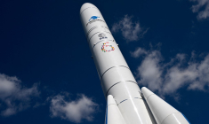 Une fusée Ariane 6 à Paris, le 18 septembre 2022. ( AFP / EMMANUEL DUNAND )