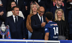 Emmanuel Macron reçoit les joueurs du Paris Saint-Germain... et parle de Marseille