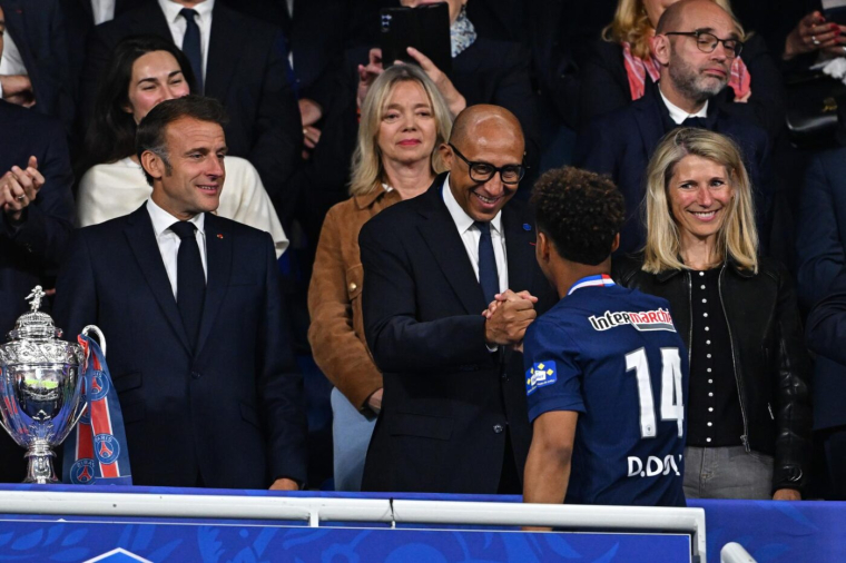 Emmanuel Macron reçoit les joueurs du Paris Saint-Germain... et parle de Marseille