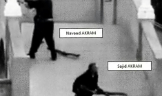 Cette photo d'un document judiciaire  publié par la justice de Nouvelle-Galles du Sud le 22 décembre 2025 oontre Sajid and Naveed Akram tirant vers la foule le 14 décembre 2025 ( NSW Courts / Handout )