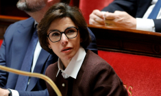 La ministre française de la Culture, Rachida Dati, assiste à une séance de questions au gouvernement à l'Assemblée nationale, à Paris, le 10 juin 2025 ( AFP / GEOFFROY VAN DER HASSELT )