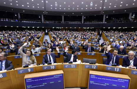 Vote du Parlement européen sur la levée de l'immunité de deux députés européens à Bruxelles