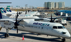 Avions WesJet sur l'aéroport de Calgary (Canada) le 21 avril 2025 ( AFP / DANIEL SLIM )