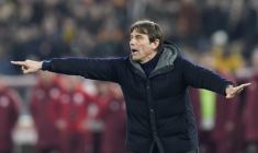 Naples, Conte et le temps suspendu