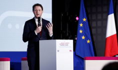 Ministre français des Transports, Clément Beaune, s'exprime lors du Sommet européen du rail à Saint-Denis