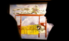 Le tableau "Le rêve (la chambre)" de Frida Kahlo, présenté dans un bâtiment de Sotheby's à New York, le 8 nobre 2025. ( AFP / CHARLY TRIBALLEAU )