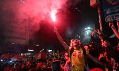 Un partisan du président Luiz Inacio Lula da Silva célèbre l'annonce des résultats du second tour de l'élection présidentielle à Rio de Janeiro, au Brésil, le 25 octobre 2026 ( AFP / Juan BARRETO )