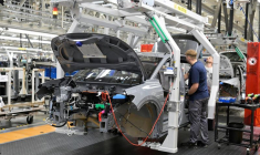 Le ministre allemand de l'économie Robert Habeck visite une usine Volkswagen à Emden